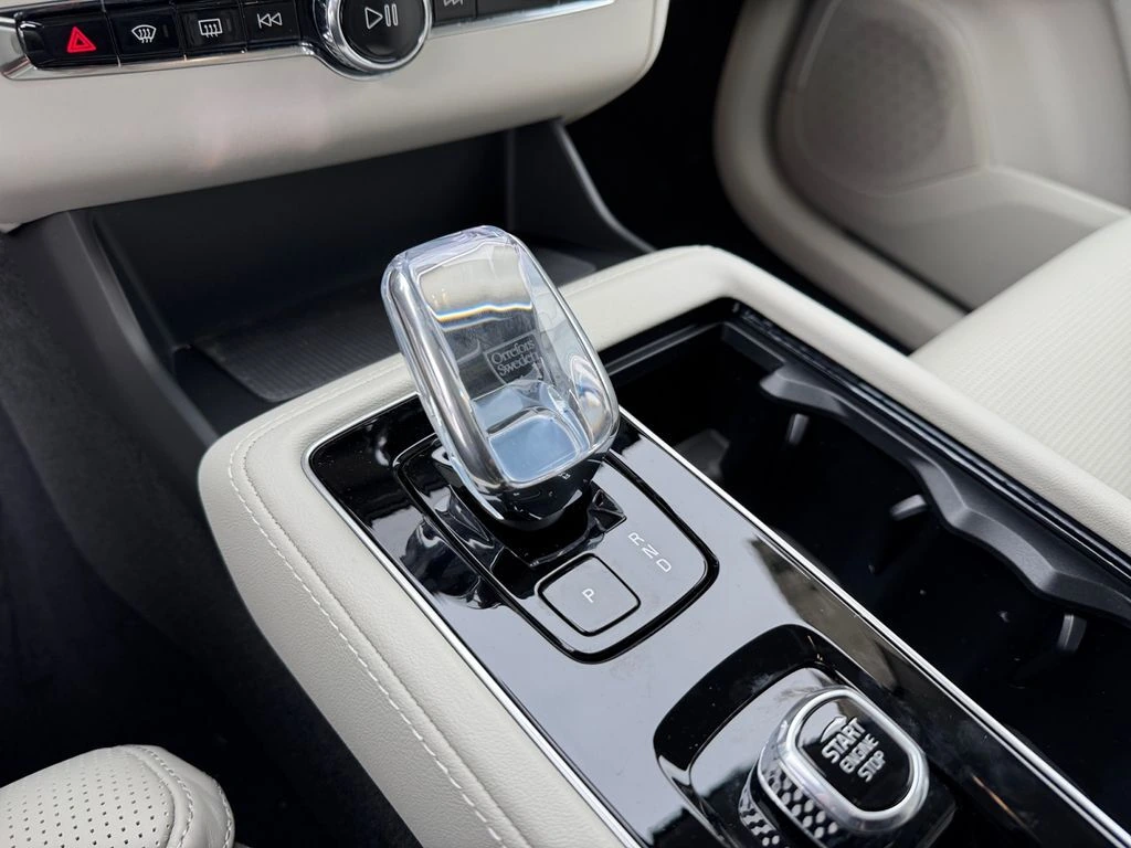 2026 Volvo - image 23