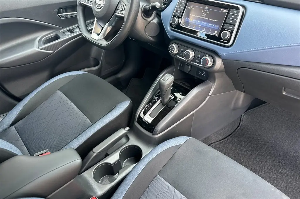 2025 Nissan Versa 1.6 SV photo 13