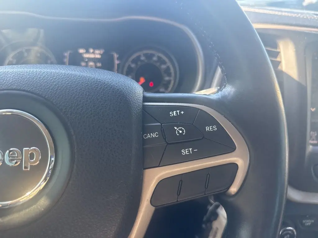 2014 Jeep Cherokee Latitude photo 21