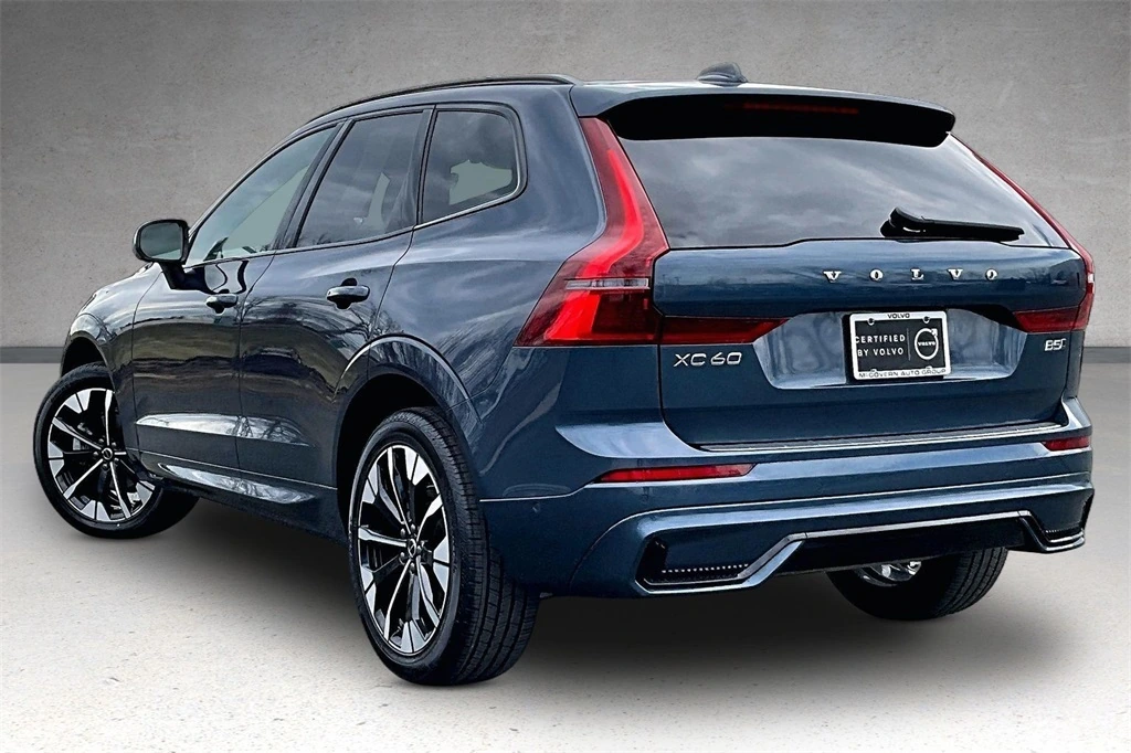 2026 Volvo - image 4