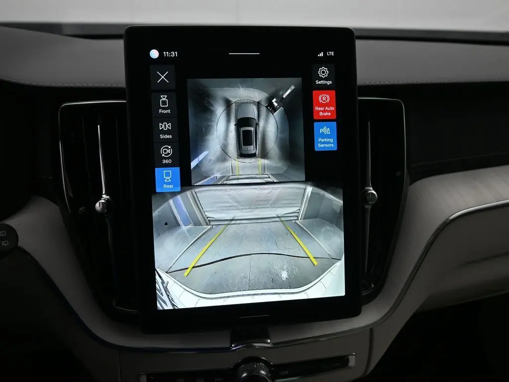 2026 Volvo - image 13