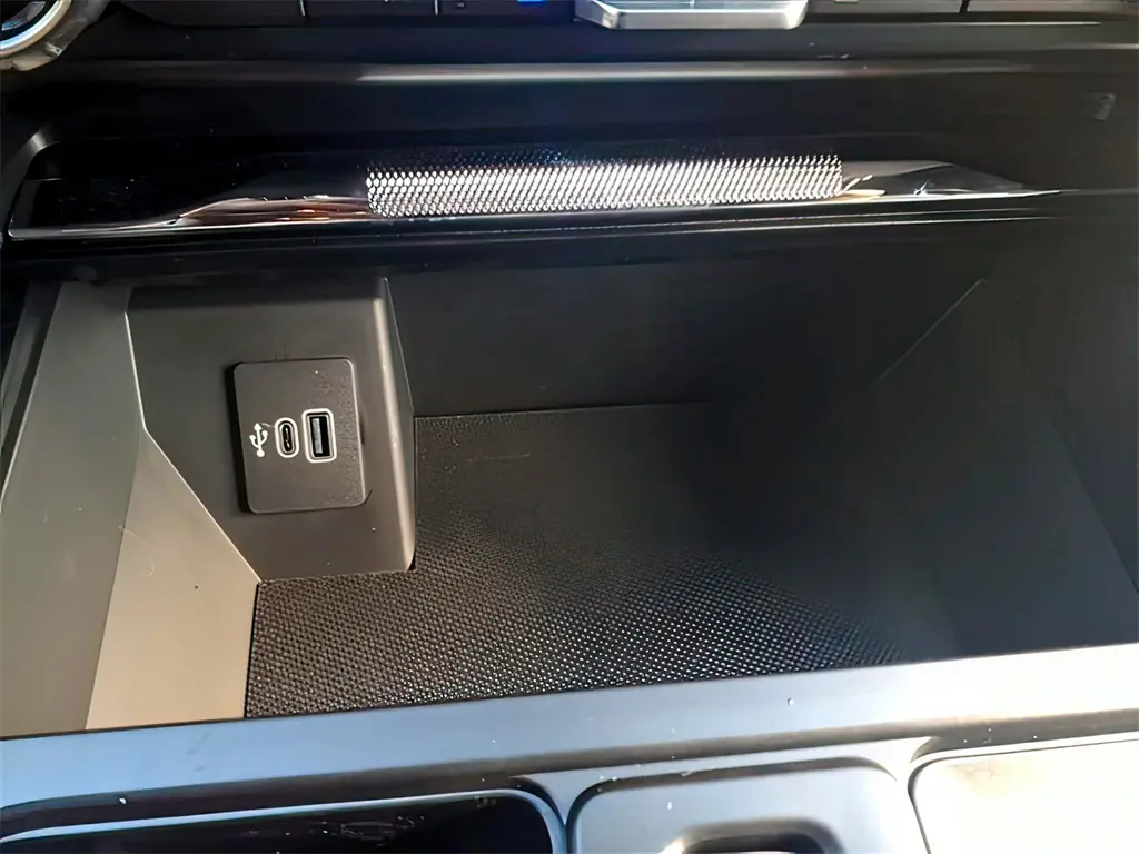 2025 Ford F-150 Lariat photo 9