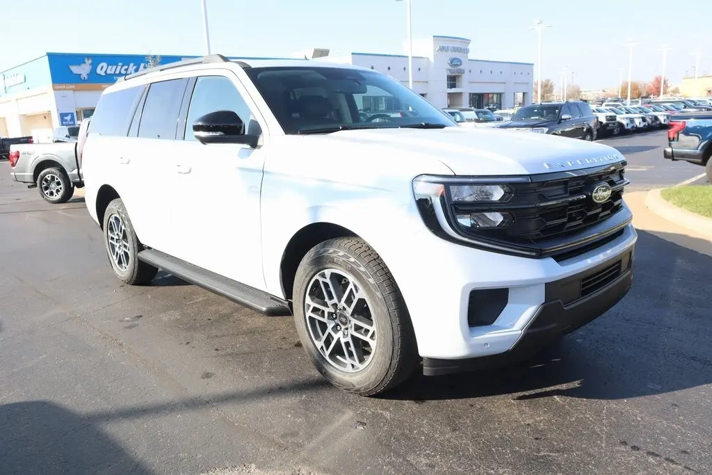 2025 Ford Expedition Active's photo