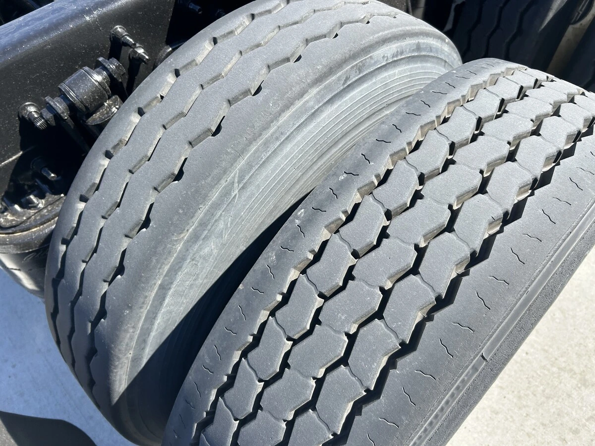 2016 Freightliner Cascadia - image 7