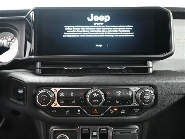 2024 Jeep Gladiator Willys photo 17