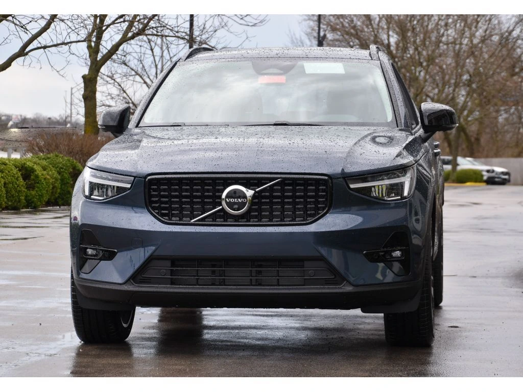 2026 Volvo - image 9