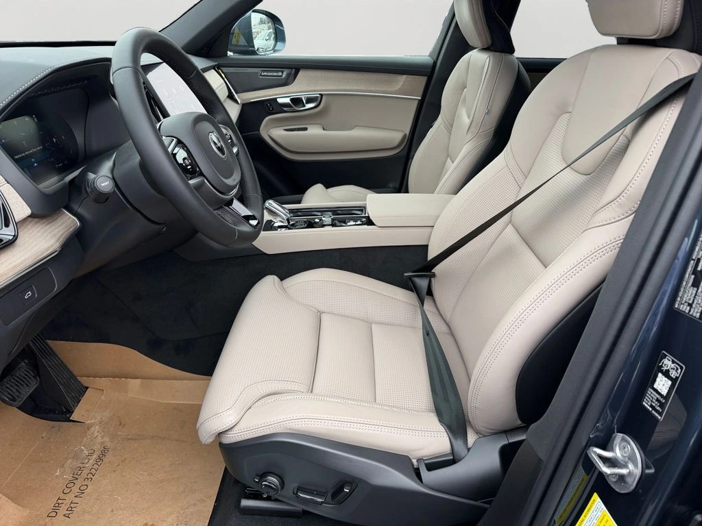 2026 Volvo - image 14