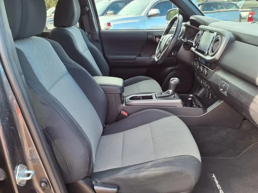 2021 Toyota Tacoma SR5 photo 13