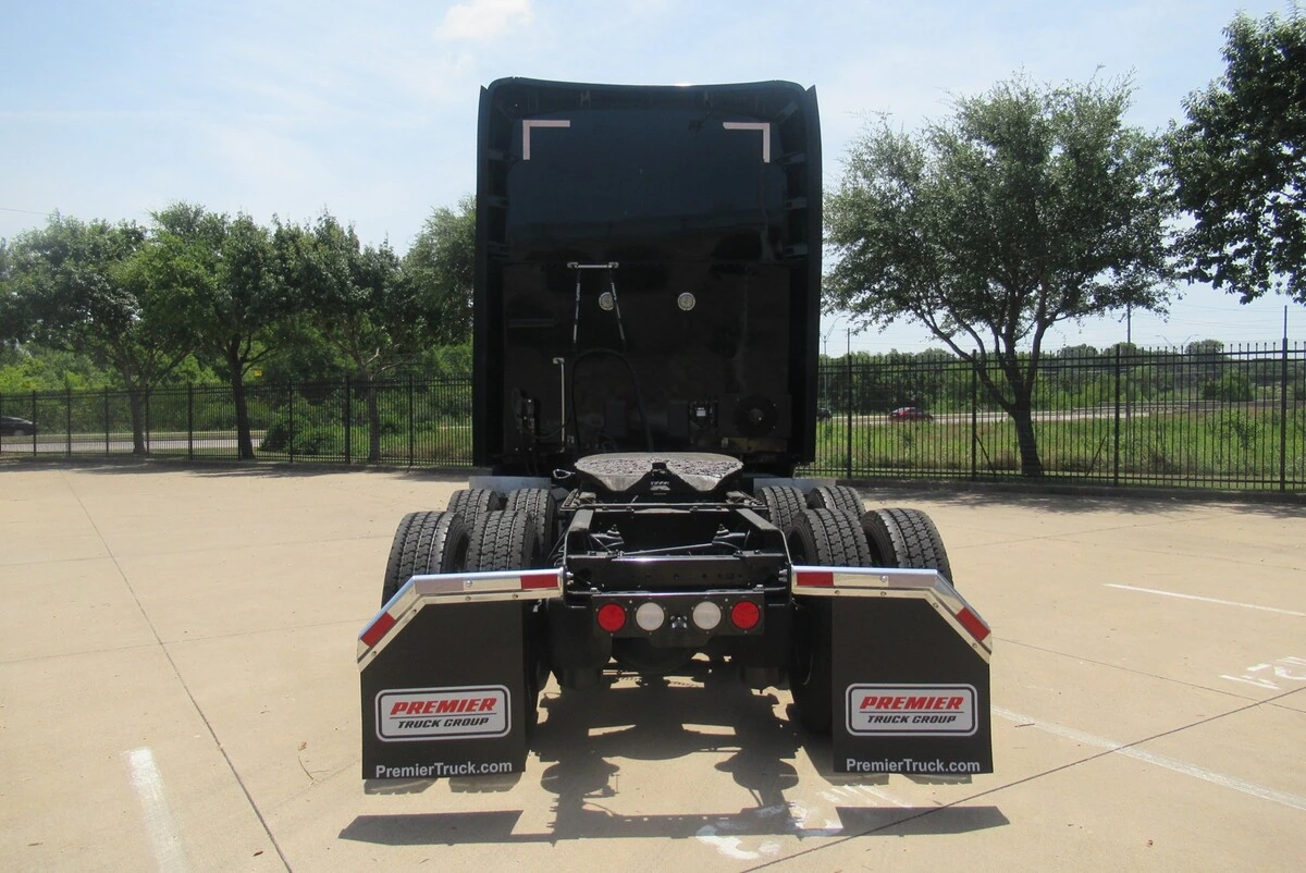 2023 Kenworth T680 — photo 8