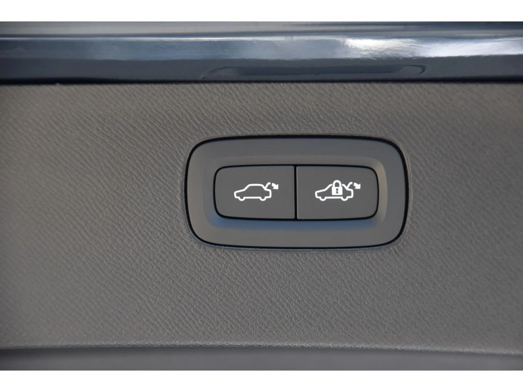 2026 Volvo - image 25