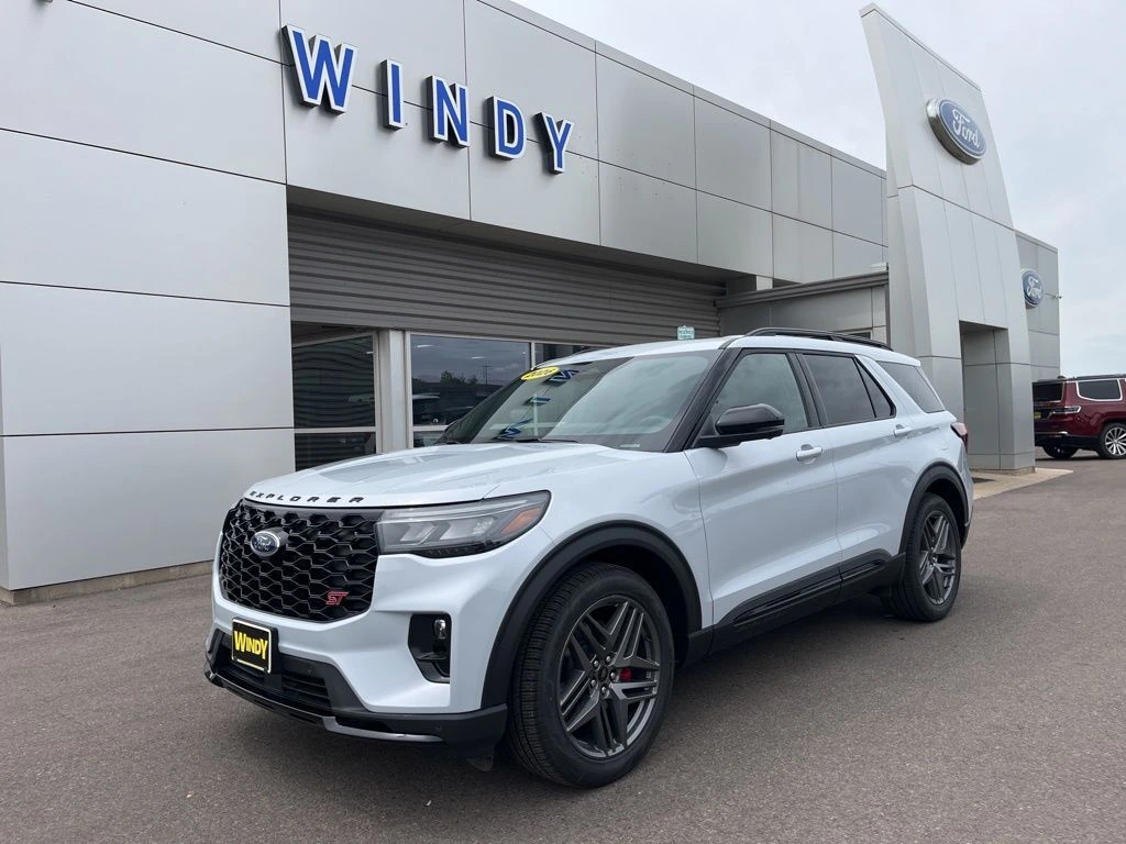 2026 Ford Explorer ST 4WD's photo