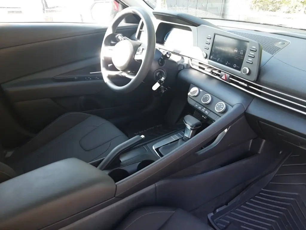 2025 Hyundai Elantra SE photo 12