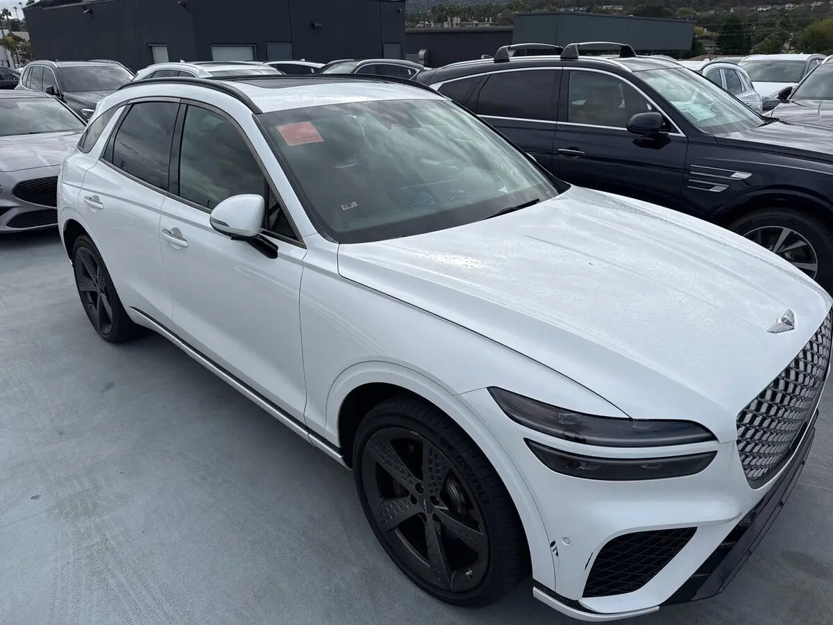 2023 GENESIS GV70 Sport's photo
