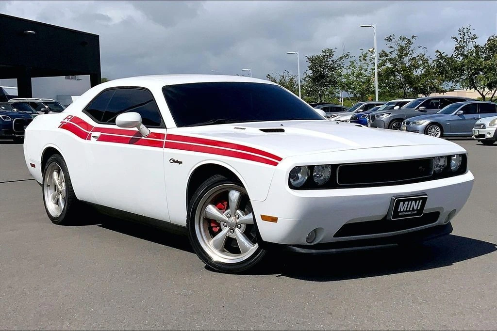2011 Dodge Challenger R/T's photo