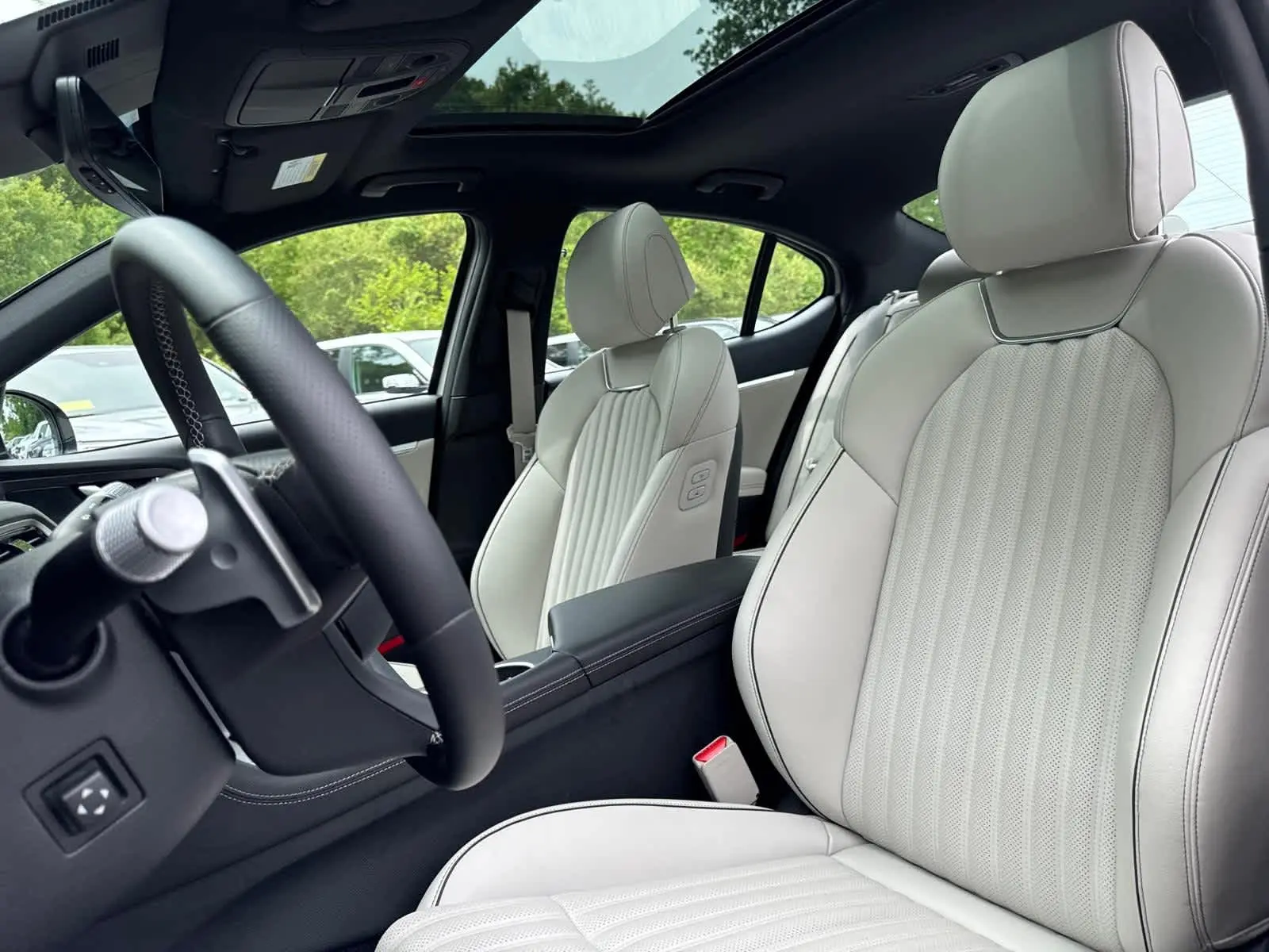 2025 Genesis G70 2.5T photo 13