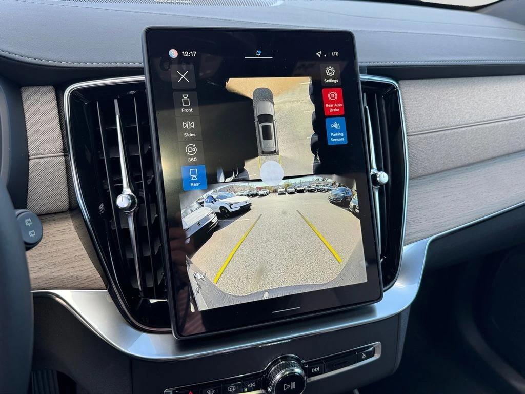 2026 Volvo - image 20