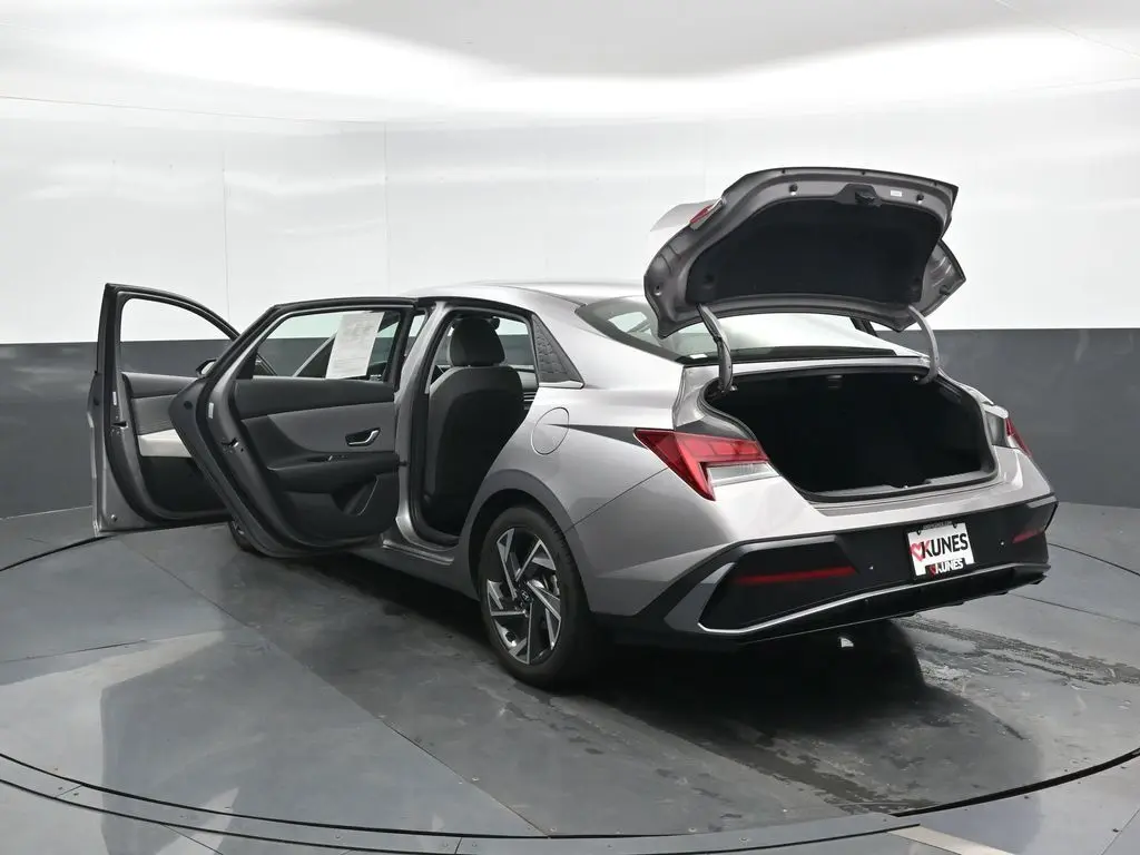 2024 Hyundai Elantra Limited photo 45
