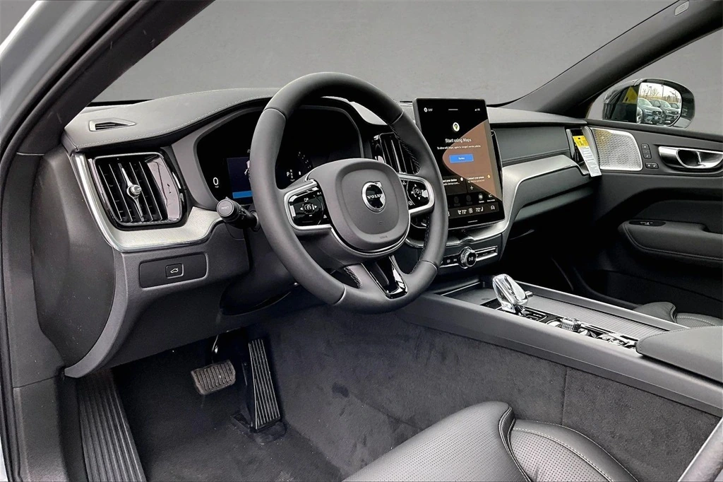 2026 Volvo - image 7