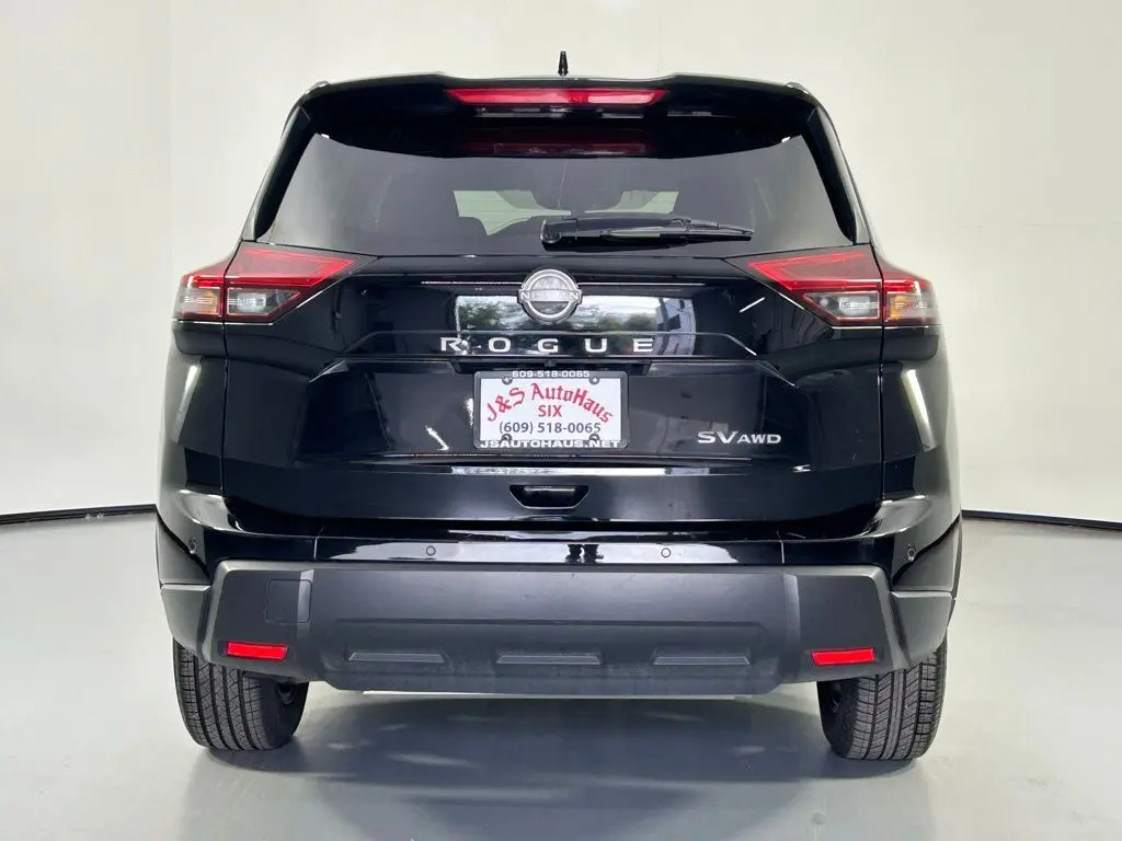 2024 Nissan Rogue SV photo 6
