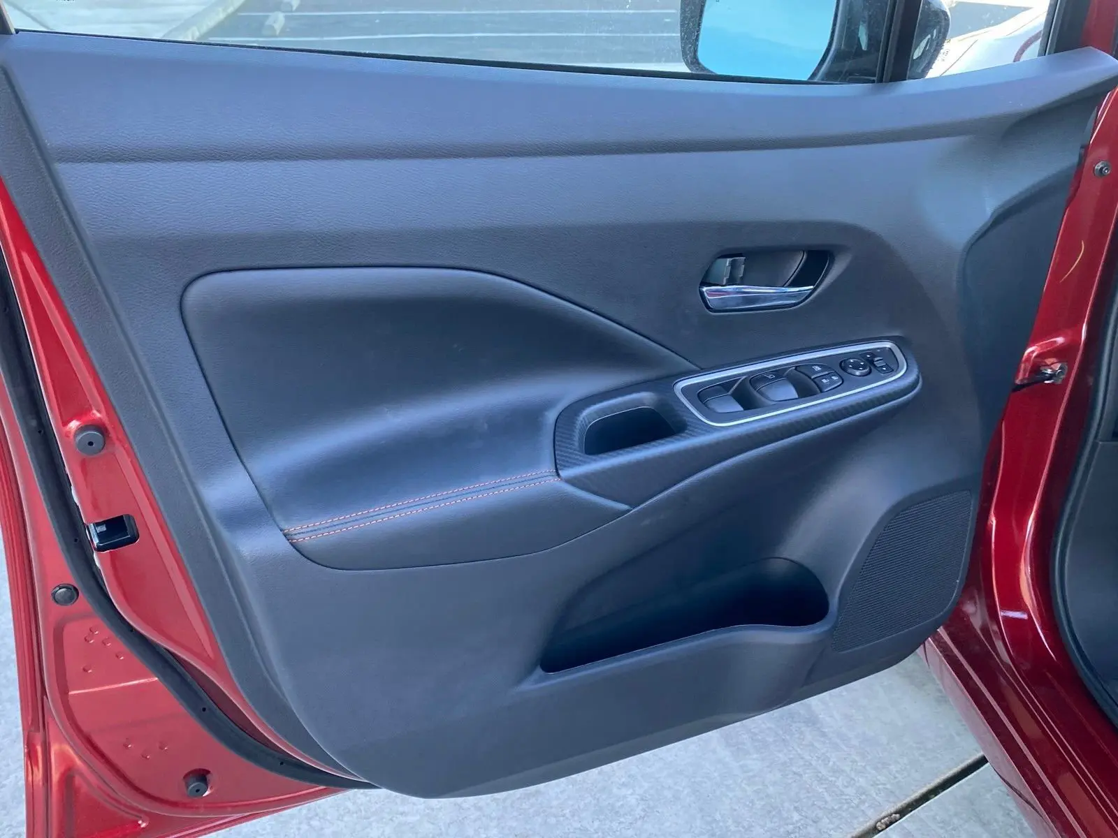 2025 Nissan Versa SR photo 16