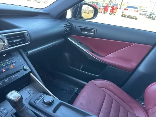 2018 Lexus IS 300 photo 21