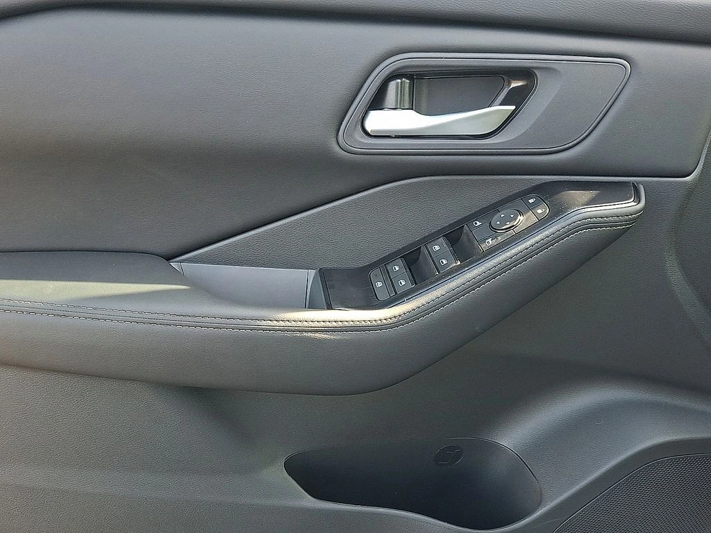 2026 Nissan Rogue SV - Photo 10