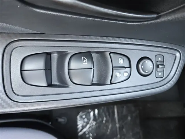 2025 Nissan Versa 1.6 S photo 9