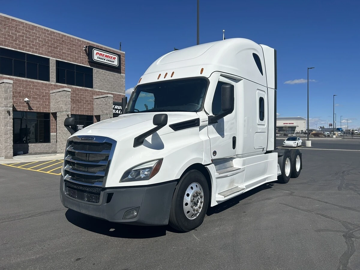 2022 Freightliner Cascadia - image 2