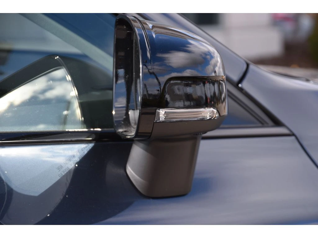 2026 Volvo - image 29