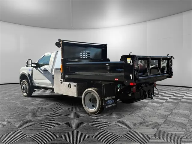 2025 Ford F-550 photo 2