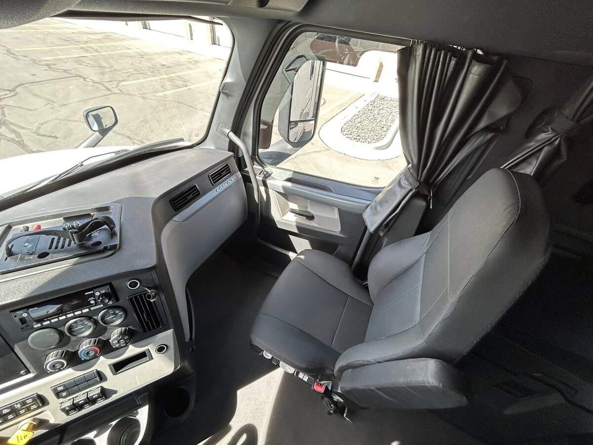 2022 Freightliner Cascadia - image 16