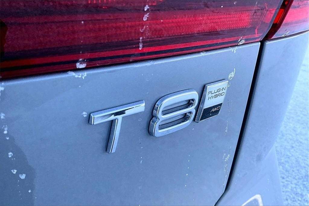 2026 Volvo - image 9