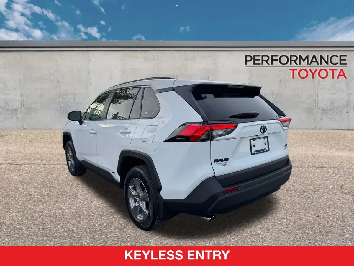 2025 Toyota RAV4 Hybrid XLE photo 2