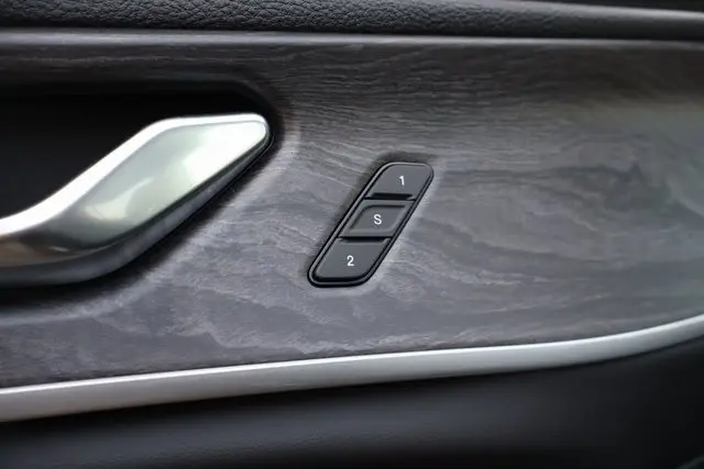 2025 Jeep Grand Cherokee Limited photo 8