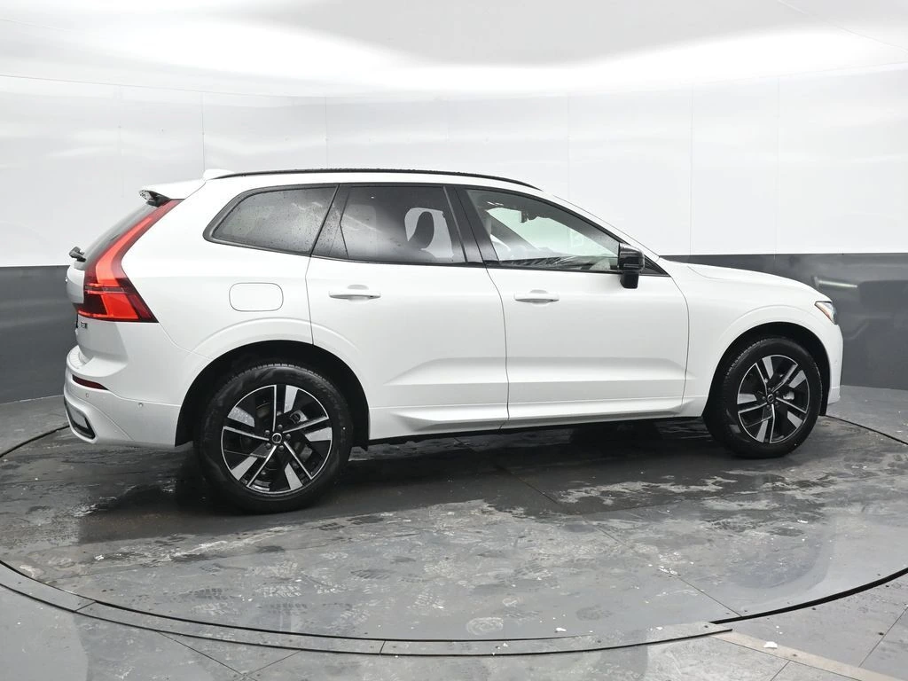 2026 Volvo - image 2
