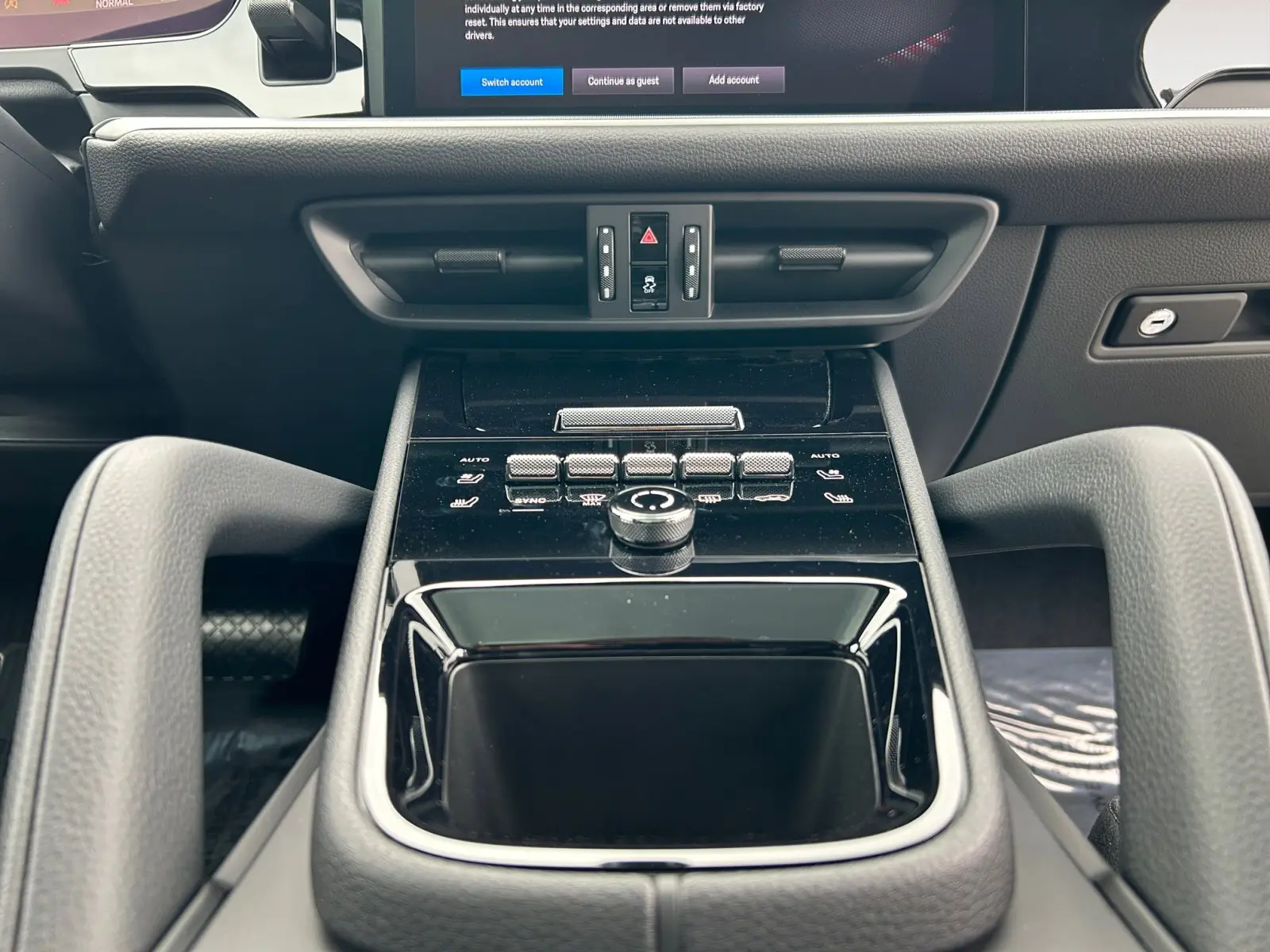 2025 Porsche Cayenne Coupe Base photo 11