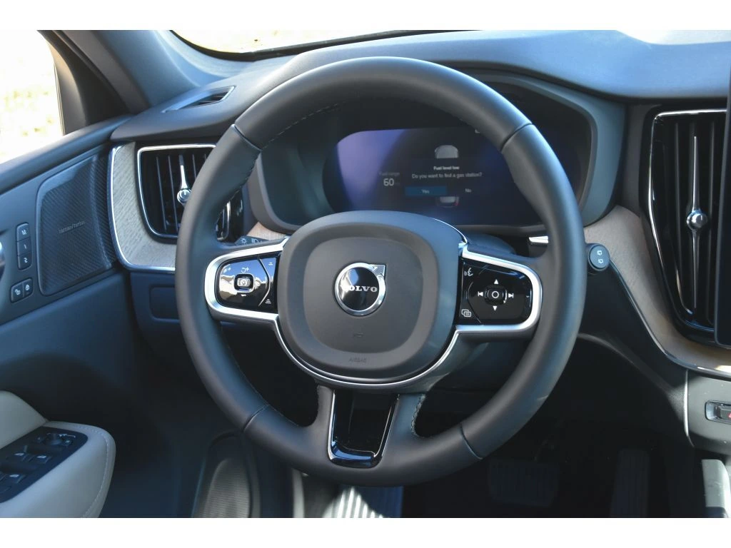 2026 Volvo - image 15