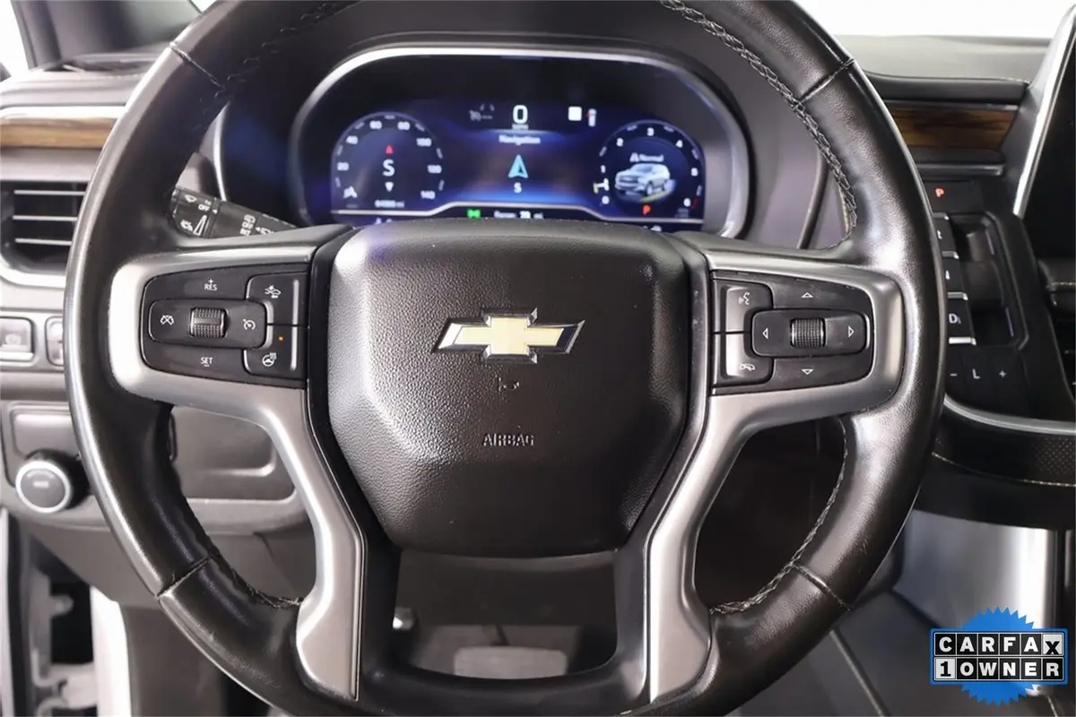 2023 Chevrolet Suburban Premier photo 3