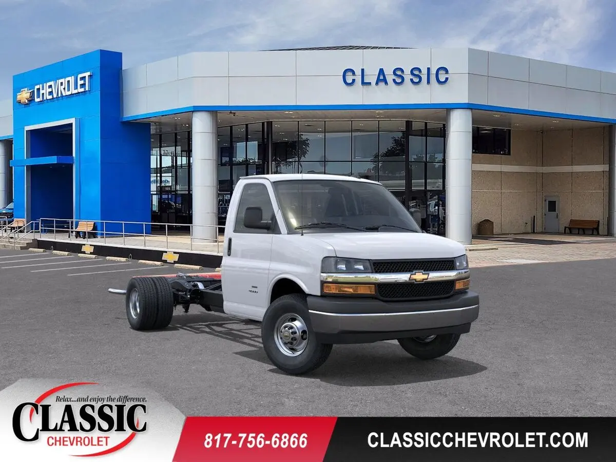 2025 Chevrolet Express Cutaway Base's photo