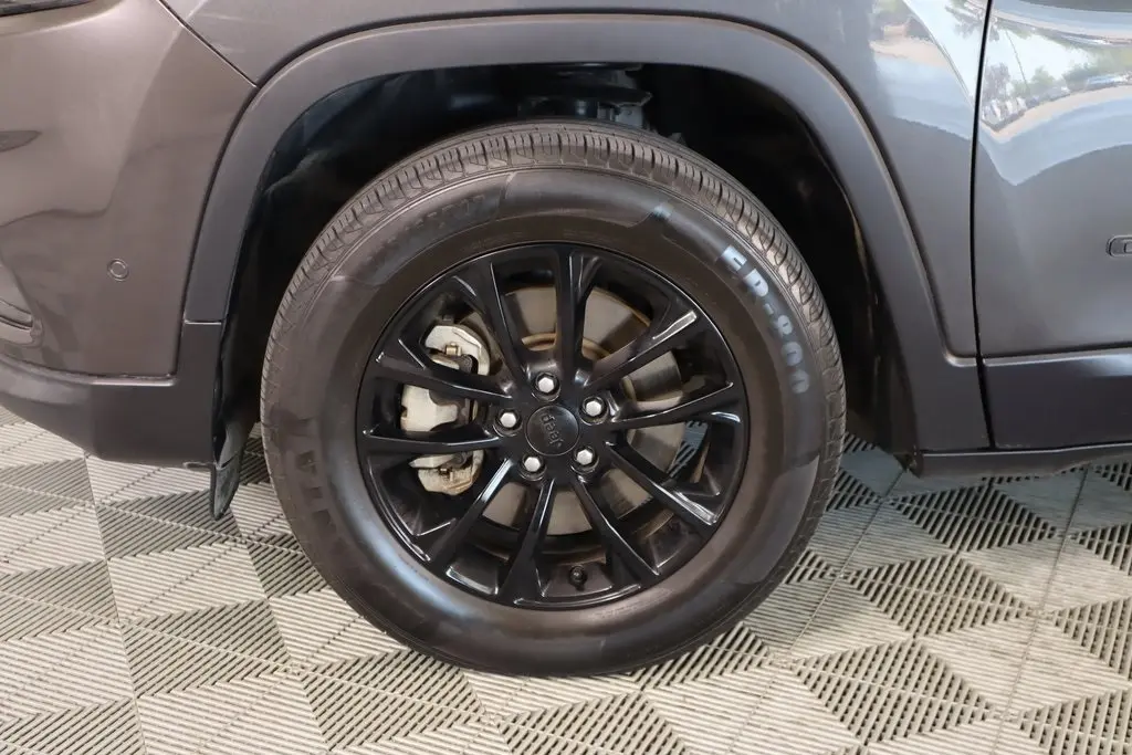2023 Jeep Cherokee Altitude photo 8