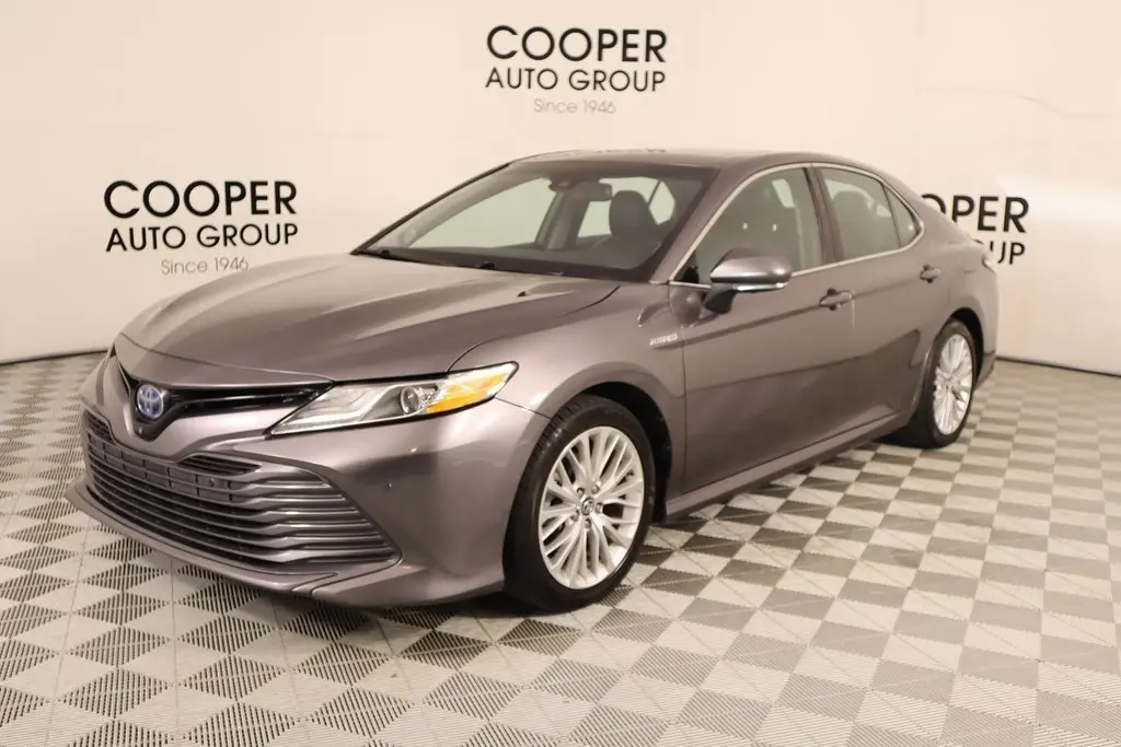 2019 Toyota Camry Hybrid LE photo 11