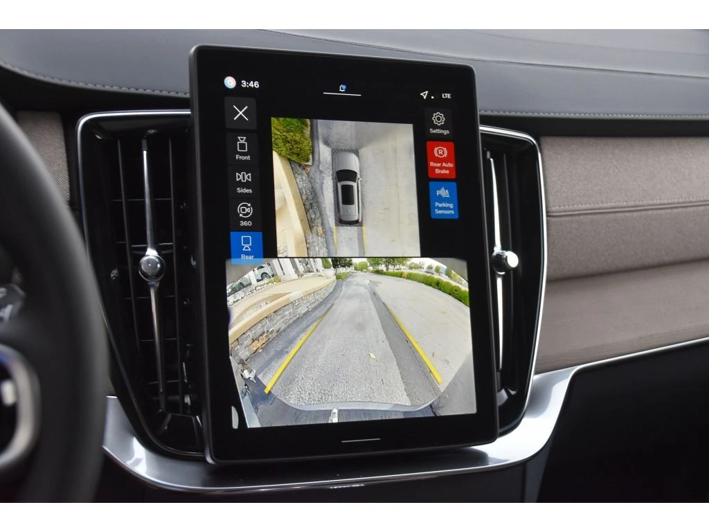 2026 Volvo - image 22