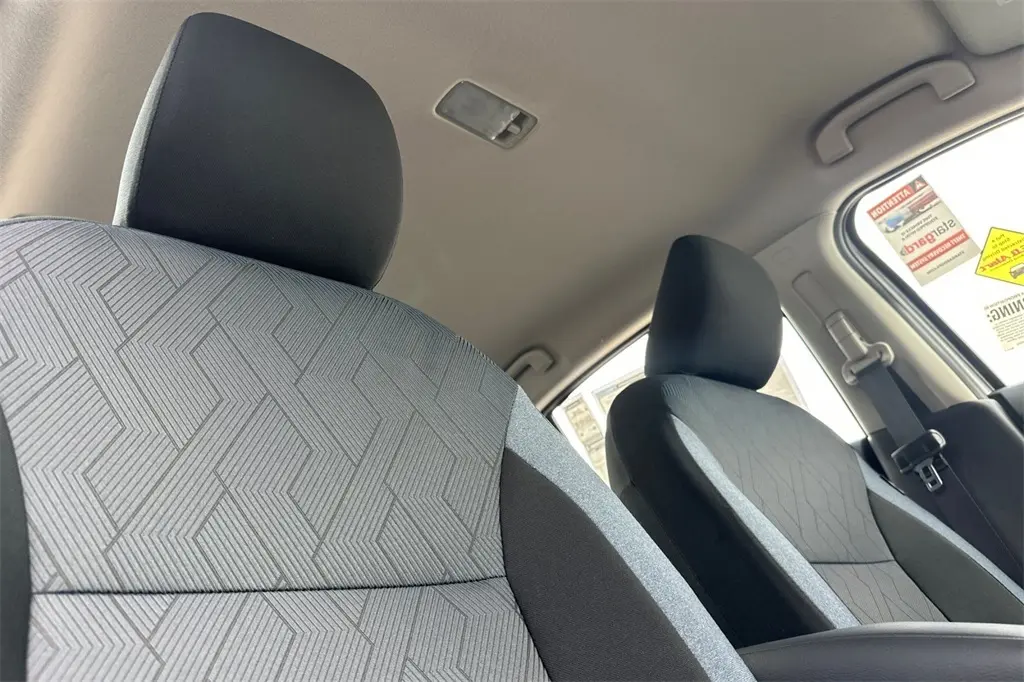 2025 Nissan Versa 1.6 SV photo 16