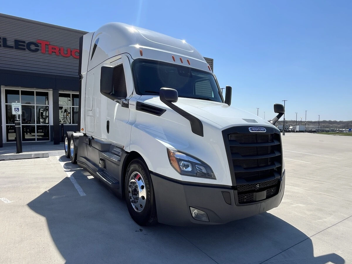 2021 Freightliner Cascadia - image 24