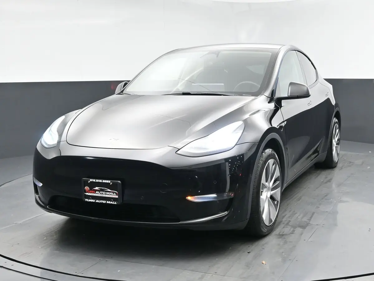 2021 Tesla Model Y Long Range's photo
