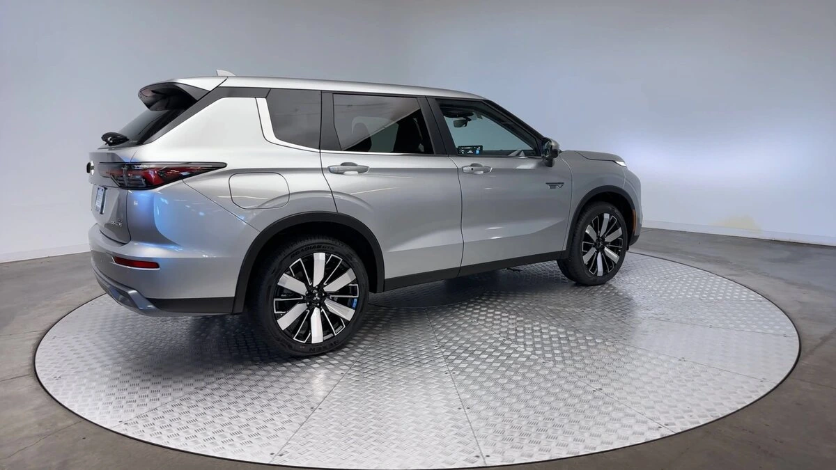 2026 Mitsubishi Outlander Plug-in Hybrid SE - Photo 8