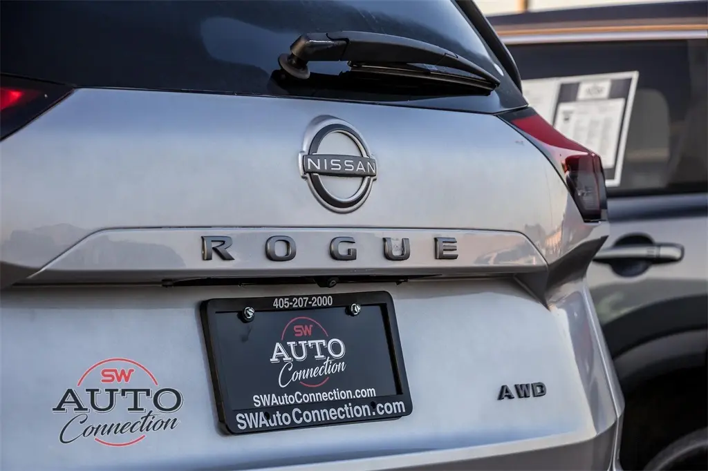 2025 Nissan Rogue SV photo 3