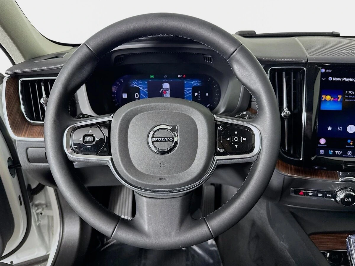 2023 Volvo - image 12