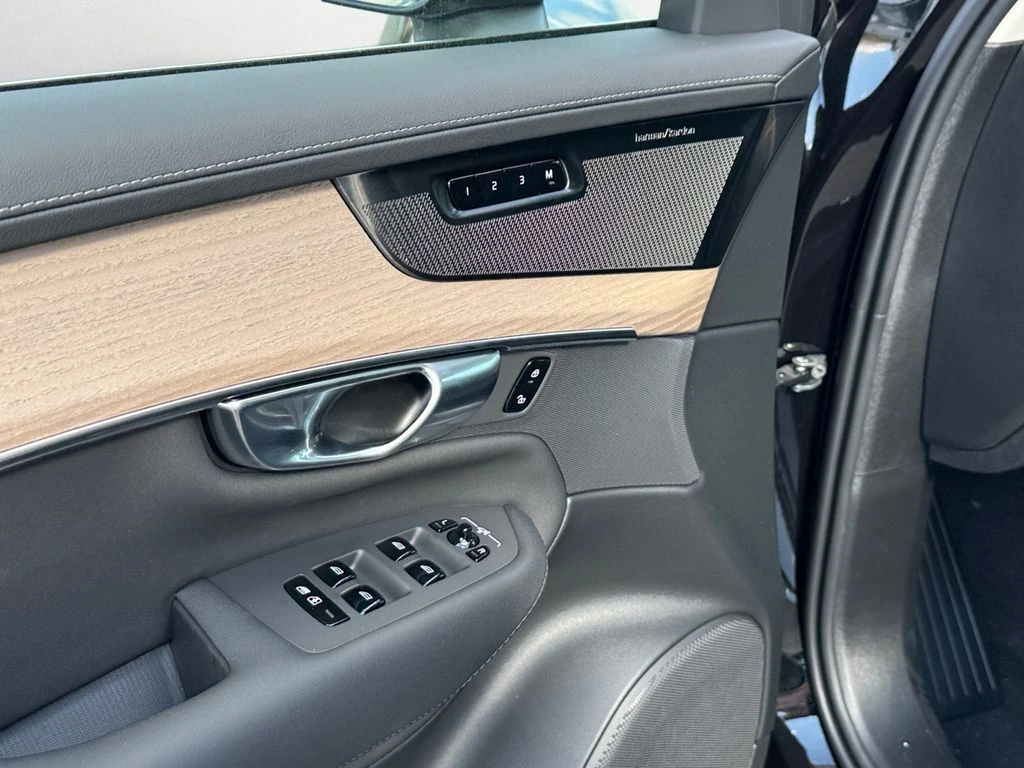 2026 Volvo - image 13