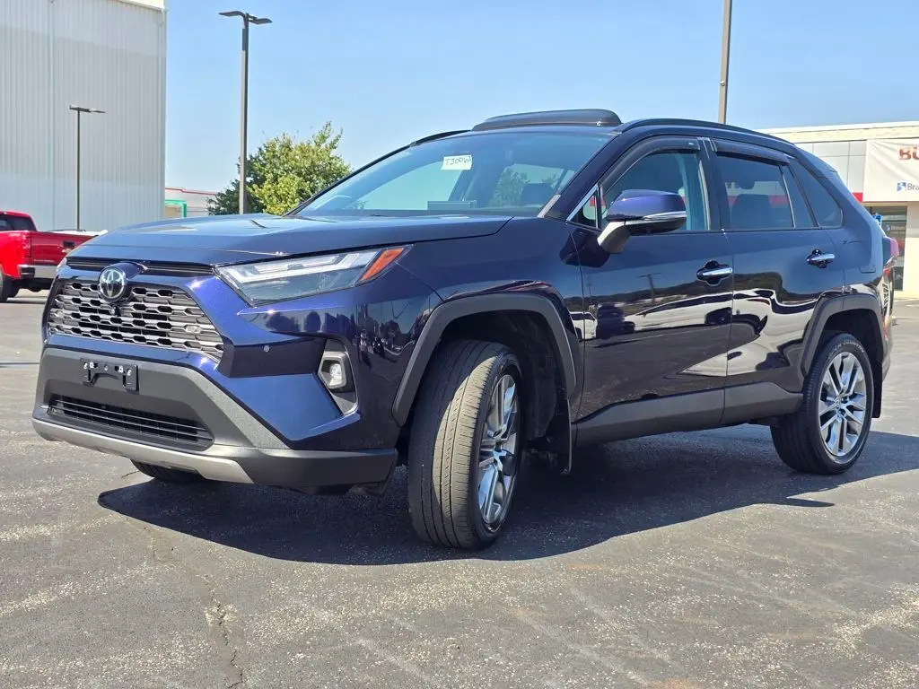2022 Toyota RAV4 Limited photo 11